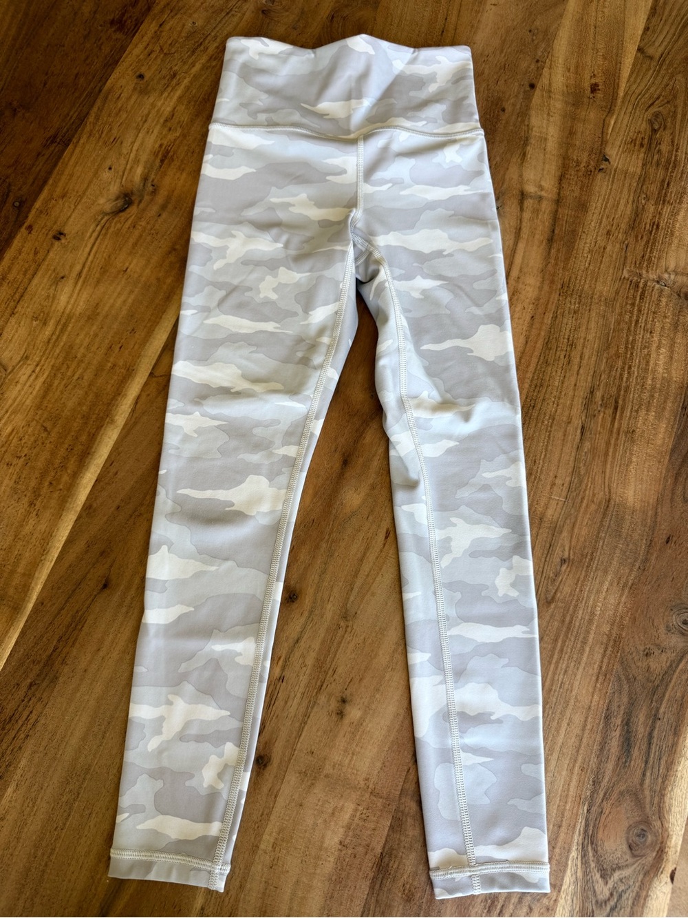 Athleta Women’s Elation 7/8 tight Tan Camo Leggings size XXS